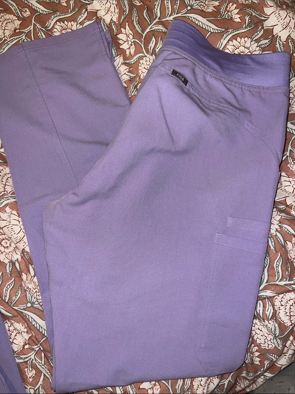 Lilac Figs Scrub Set - Picture 4 of 4